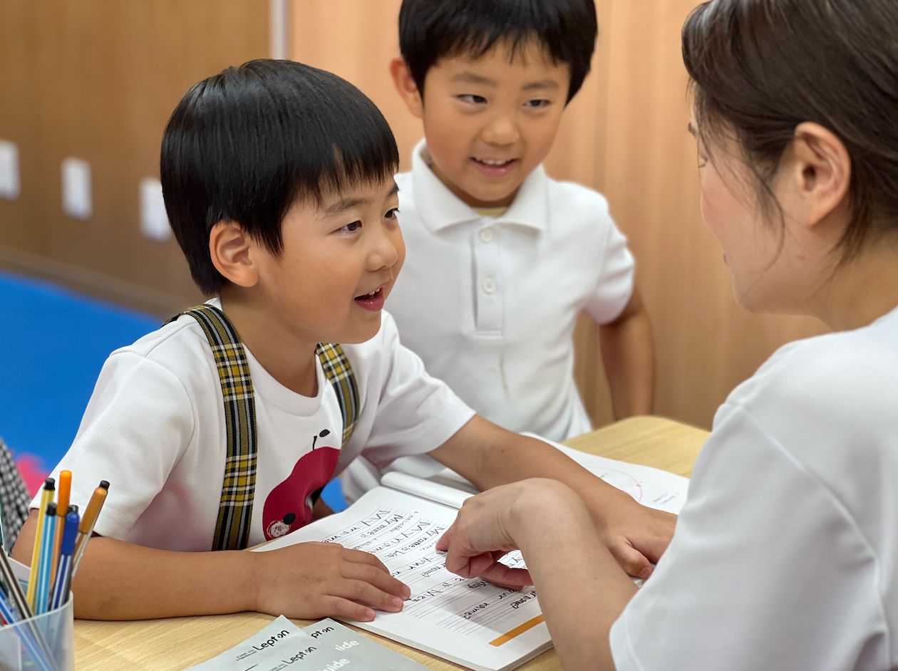 「先生からの指導だけでなく、子ども同士で自然とサポートし合う環境ができています（H先生）」