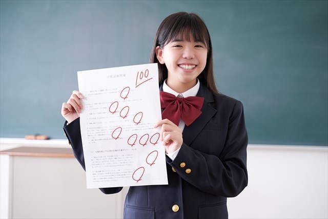 中1生が快挙達成 中間テストで100点満点 小学生からtoeic 600点を目指す 子ども英語教室レプトン Lepton